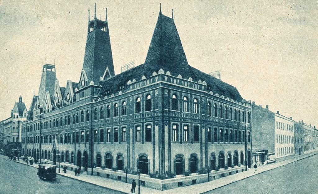 Jurišićeva ulica oko 1910. godine, pošta